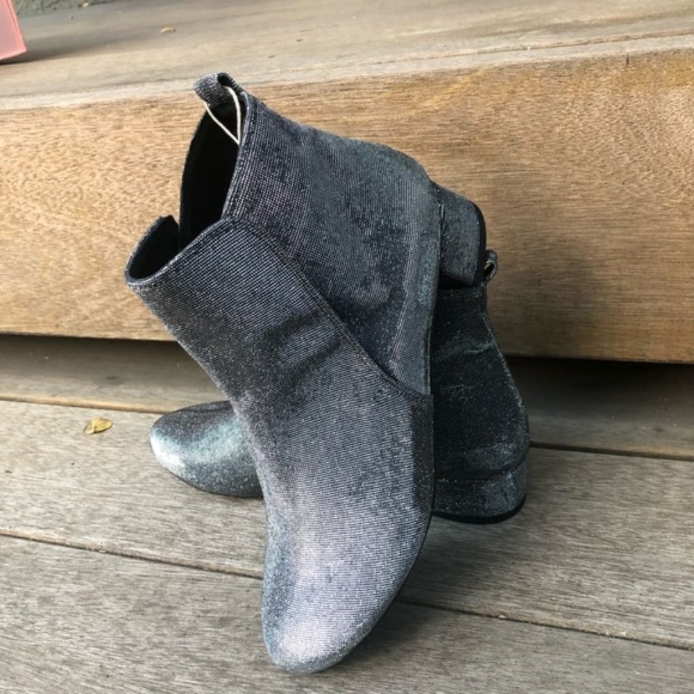 beautiful Rêve d'un jour silver ankle boots!
